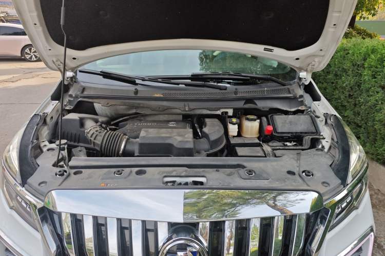 Used Buick GL8 2022 Land Cruiser Executive Class 652T Comfort Model Engine Bay