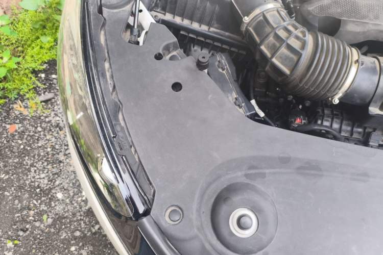 Used Buick GL8 2022 ES Landtrek 653T Luxury Edition Engine Bay Right