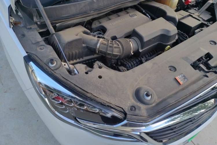 Used Buick GL8 2022 ES Land Cruiser 653T Luxury Model Engine Bay Right