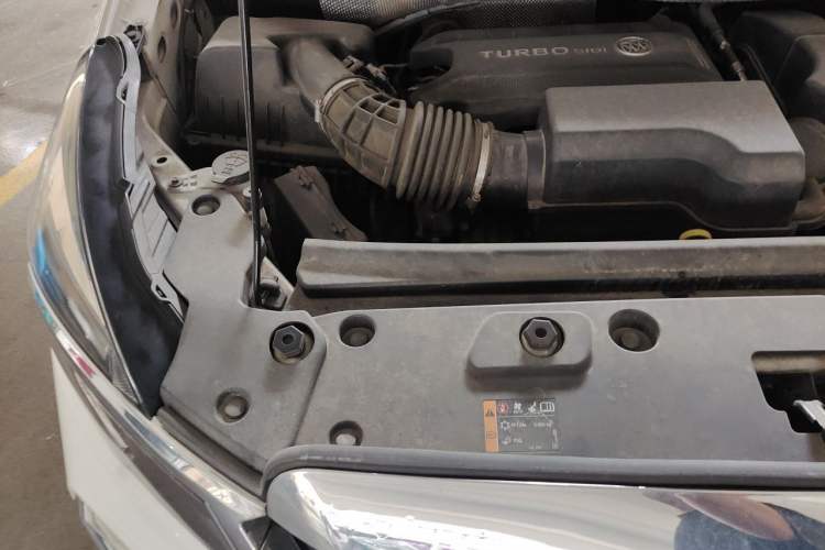 Used Buick GL8 2022 Land Cruiser Executive Class 652T Comfort Model Engine Bay Right