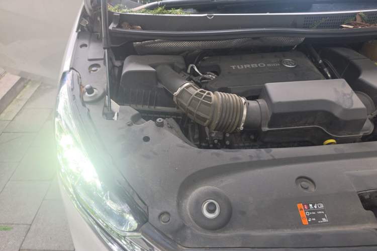 Used Buick GL8 2022 ES Landtrek 653T Luxury Edition Engine Bay Right
