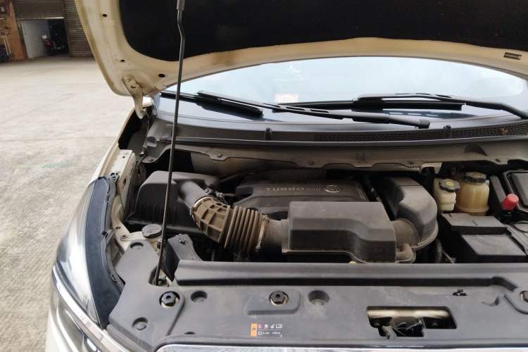 Used Buick GL8 2022 Land Cruiser Executive Class 652T Comfort Model Engine Bay Right