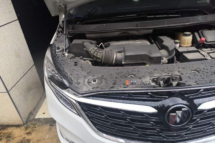 Used Buick GL8 2022 ES Land Cruiser 653T Luxury Model Engine Bay Right