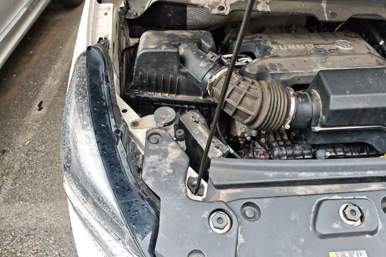 Used Buick GL8 2022 Land Cruiser Executive Class 652T Comfort Model Engine Bay Right