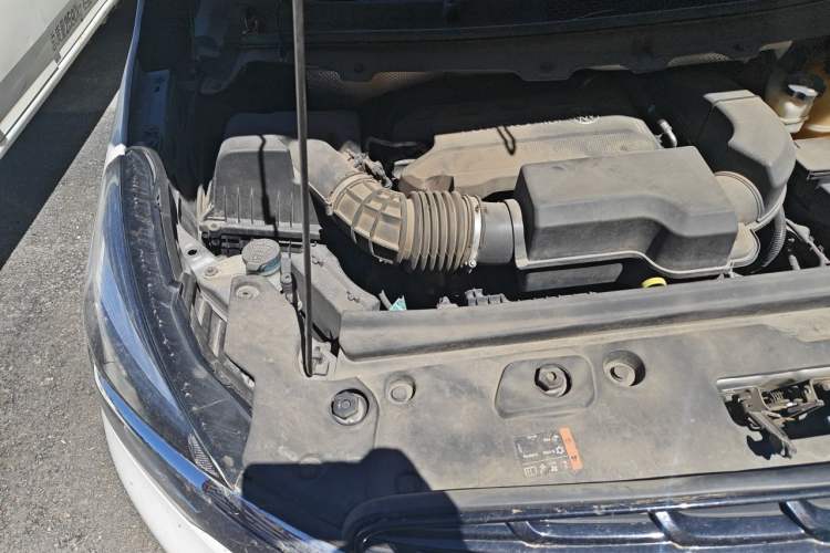 Used Buick GL8 2022 Land Cruiser Executive Class 652T Comfort Model Engine Bay Right
