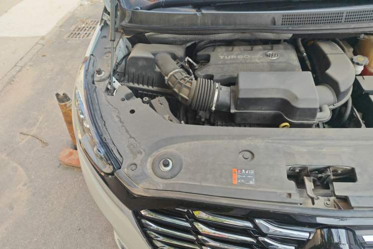 Used Buick GL8 2022 ES Land Cruiser 653T Luxury Model Engine Bay Right