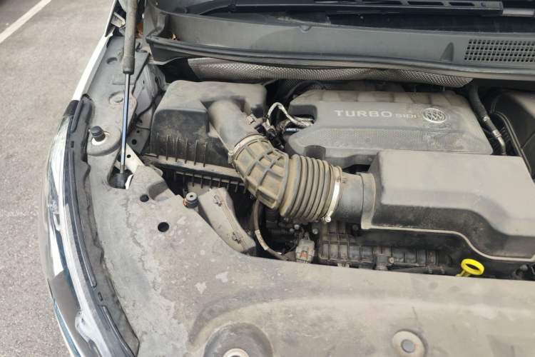 Used Buick GL8 2022 ES Landtrek 653T Luxury Edition Engine Bay Right