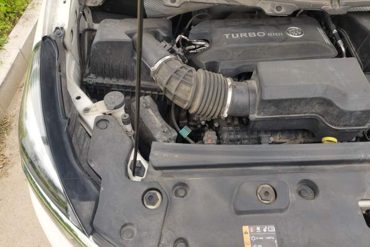 Used Buick GL8 2022 Land Business Class 652T Luxury Model Engine Bay Right
