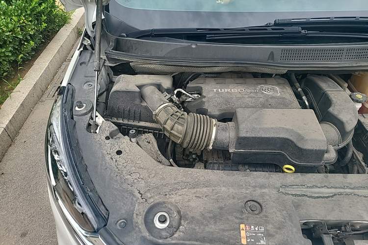 Used Buick GL8 2022 ES Landtrek 653T Smart Flagship Model Engine Bay Right