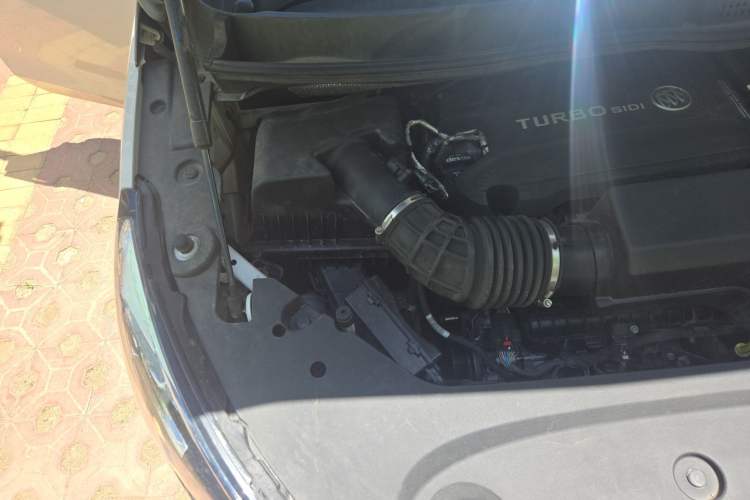 Used Buick GL8 2022 ES Landtrek 653T Luxury Edition Engine Bay Right