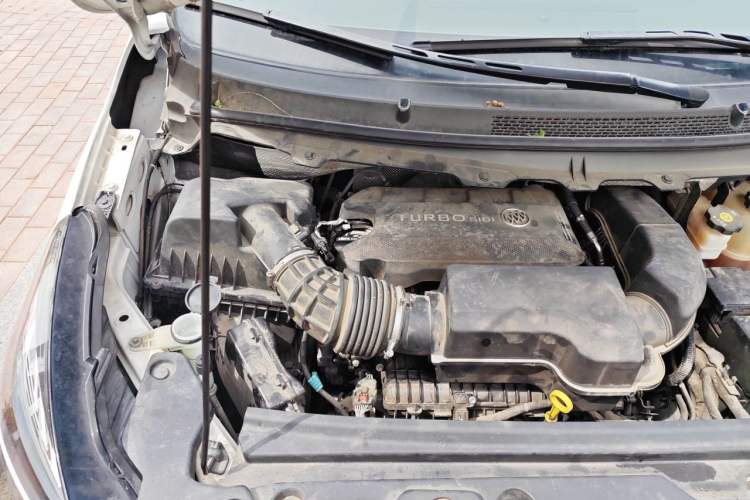 Used Buick GL8 2022 Land Cruiser Executive Class 652T Comfort Model Engine Bay Right