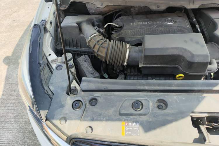 Used Buick GL8 2022 Land Cruiser Executive Class 652T Comfort Model Engine Bay Right