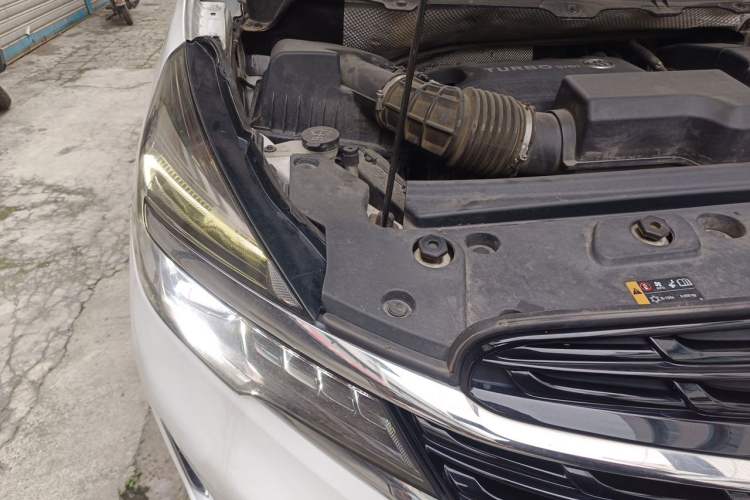 Used Buick GL8 2022 Land Cruiser Executive Class 652T Comfort Model Engine Bay Right