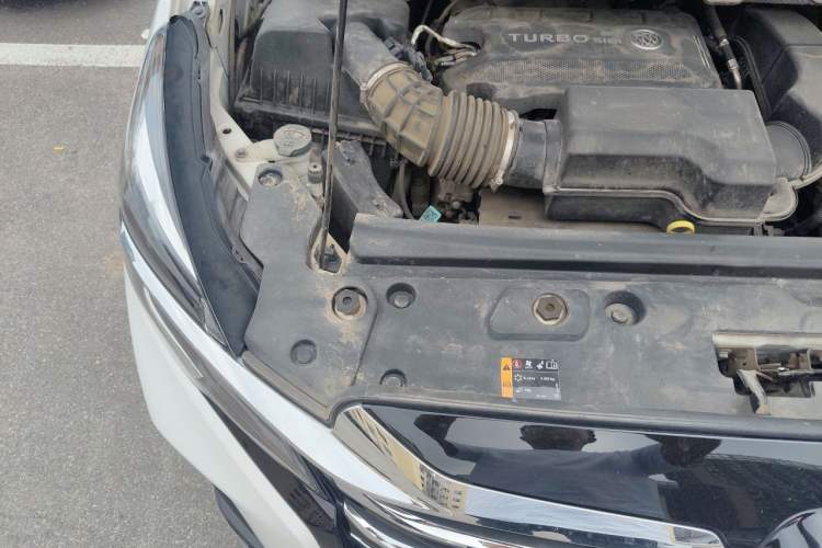Used Buick GL8 2022 Land Executive Class 652T Prestige Model Engine Bay Right