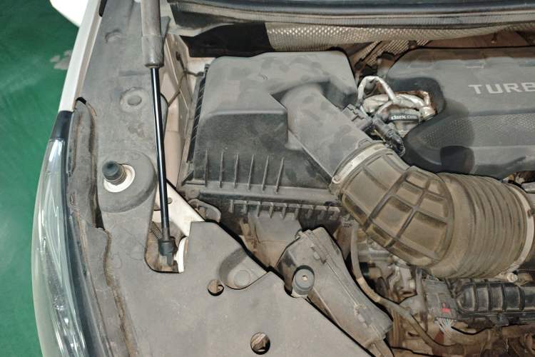Used Buick GL8 2022 ES Landtrek 653T Luxury Edition Engine Bay Right