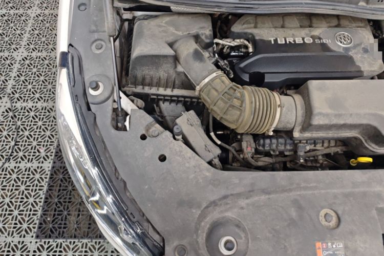 Used Buick GL8 2022 ES Land Cruiser 653T Luxury Model Engine Bay Right