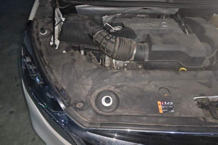 Used Buick GL8 2022 ES Landtrek 653T Luxury Edition Engine Bay Right
