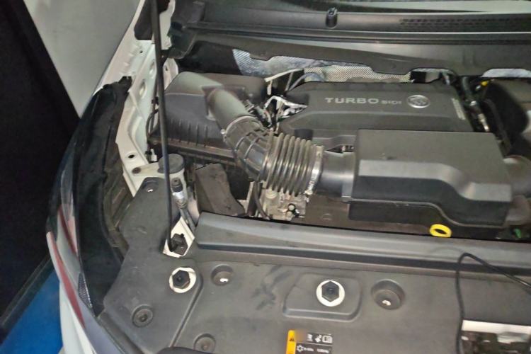 Used Buick GL8 2022 Land Business Class 652T Luxury Model Engine Bay Right