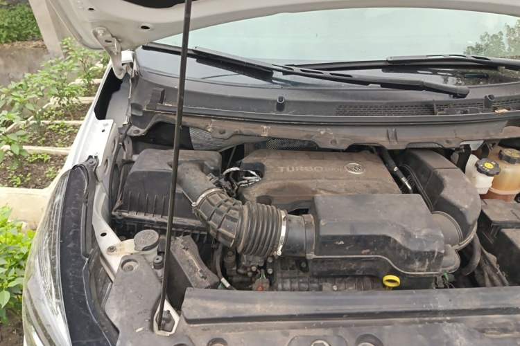 Used Buick GL8 2022 Land Cruiser Executive Class 652T Comfort Model Engine Bay Right