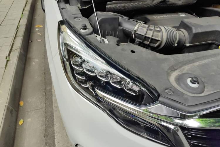 Used Buick GL8 2022 ES Landtrek 653T Luxury Edition Engine Bay Right