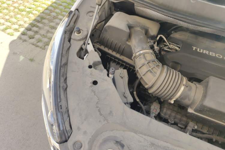 Used Buick GL8 2022 ES Landtrek 653T Luxury Edition Engine Bay Right