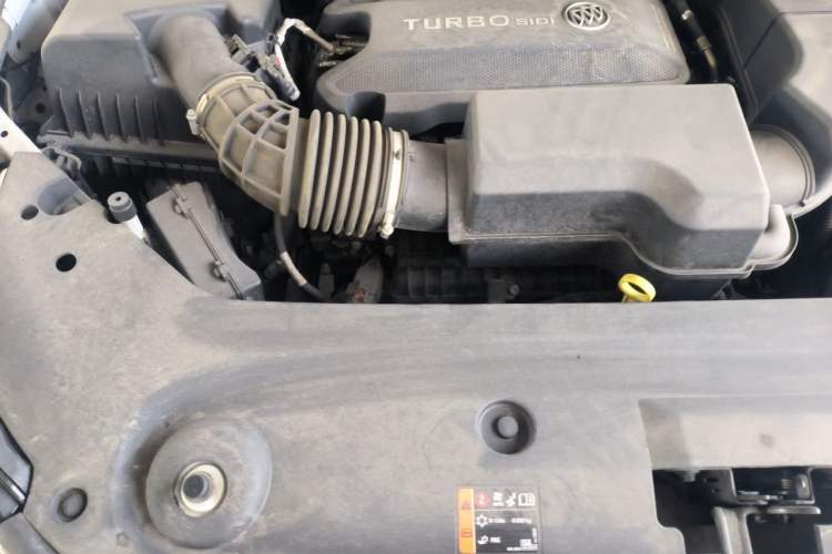 Used Buick GL8 2022 ES Land Cruiser 653T Luxury Model Engine Bay Right