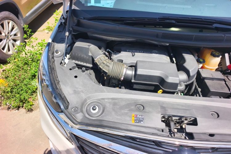 Used Buick GL8 2022 ES Landtrek 653T Flagship Model Engine Bay Right