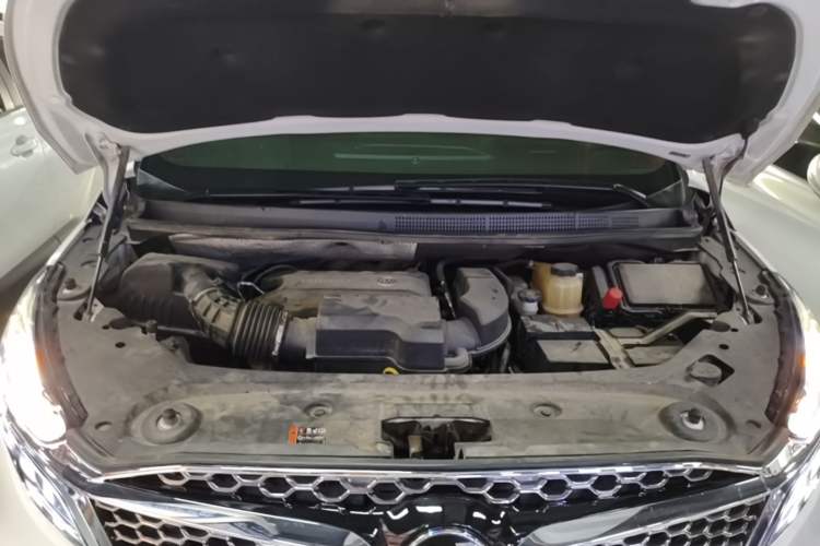 Used Buick GL8 2022 ES Land Cruiser 653T Luxury Model Engine Bay