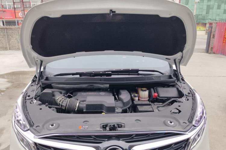 Used Buick GL8 2022 ES Land Cruiser 653T Luxury Model Engine Bay