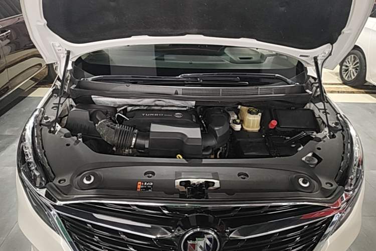 Used Buick GL8 2022 ES Land Cruiser 653T Luxury Model Engine Bay