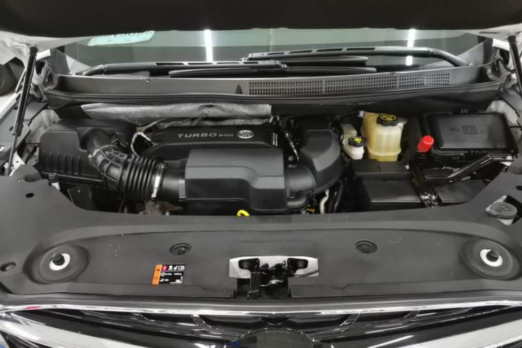 Used Buick GL8 2022 ES Landtrek 653T Flagship Model Engine Bay