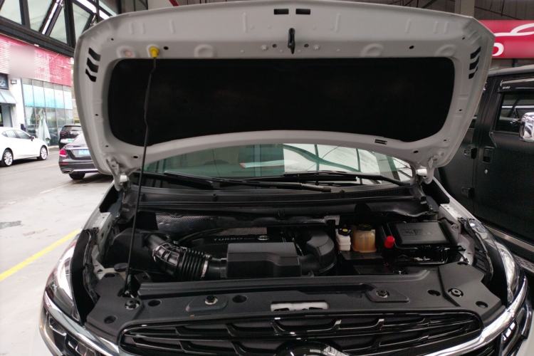 Used Buick GL8 2022 Land Cruiser Executive Class 652T Comfort Model Engine Bay