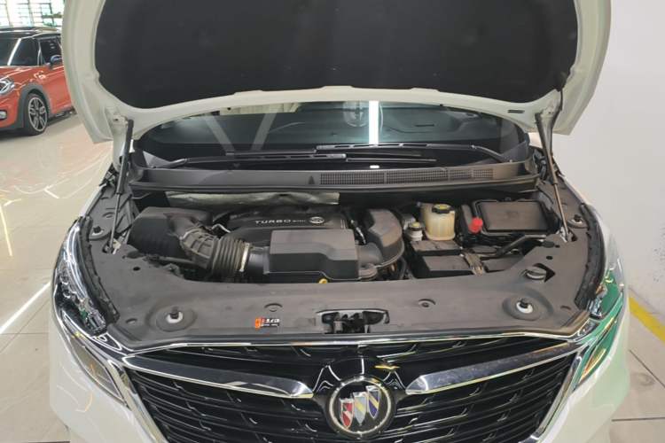 Used Buick GL8 2022 ES Land Cruiser 653T Luxury Model Engine Bay