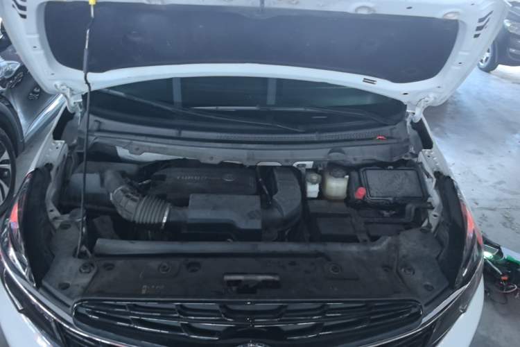 Used Buick GL8 2022 Land Executive Class 652T Prestige Model Engine Bay