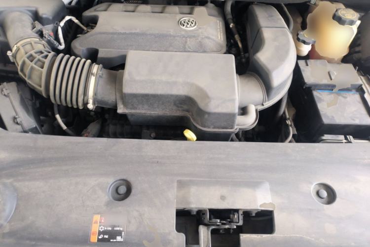 Used Buick GL8 2022 ES Land Cruiser 653T Luxury Model Engine Bay