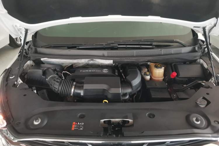 Used Buick GL8 2022 ES Landtrek 653T Flagship Model Engine Bay