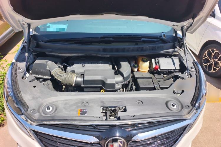 Used Buick GL8 2022 ES Landtrek 653T Flagship Model Engine Bay