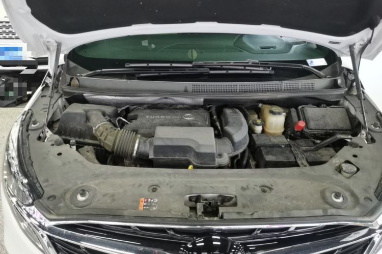 Used Buick GL8 2022 ES Land Cruiser 653T Luxury Model Engine Bay