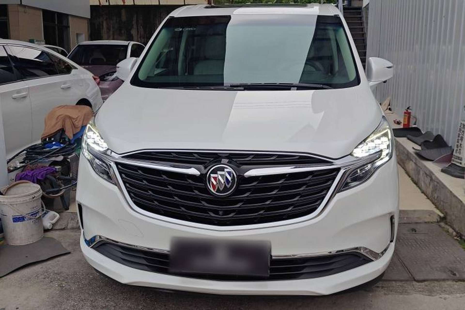 Used Buick GL8 2022 ES Landtrek 653T Comfort Edition Exterior 1