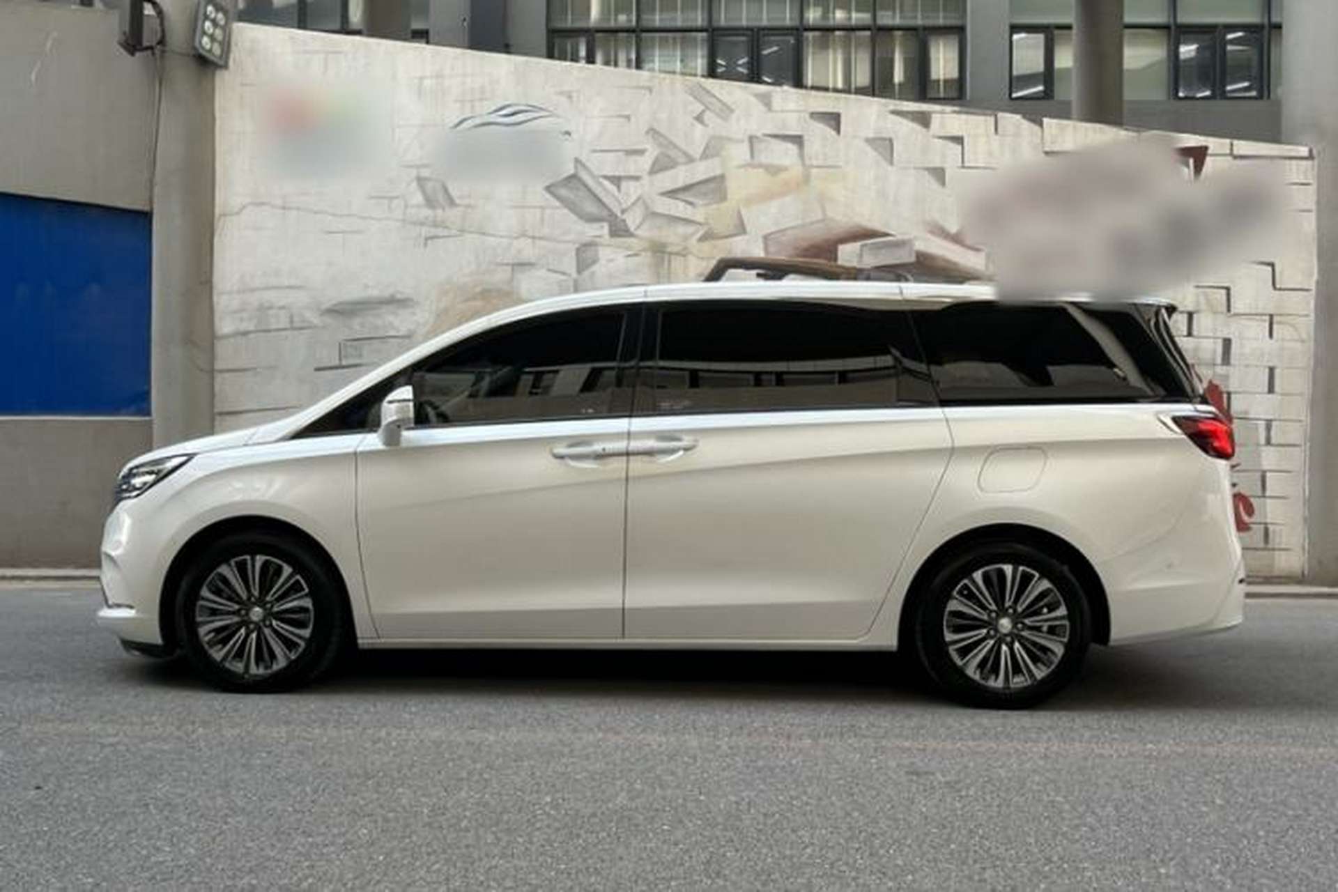Used Buick GL8 2022 ES Land Cruiser 653T Luxury Model Exterior 2