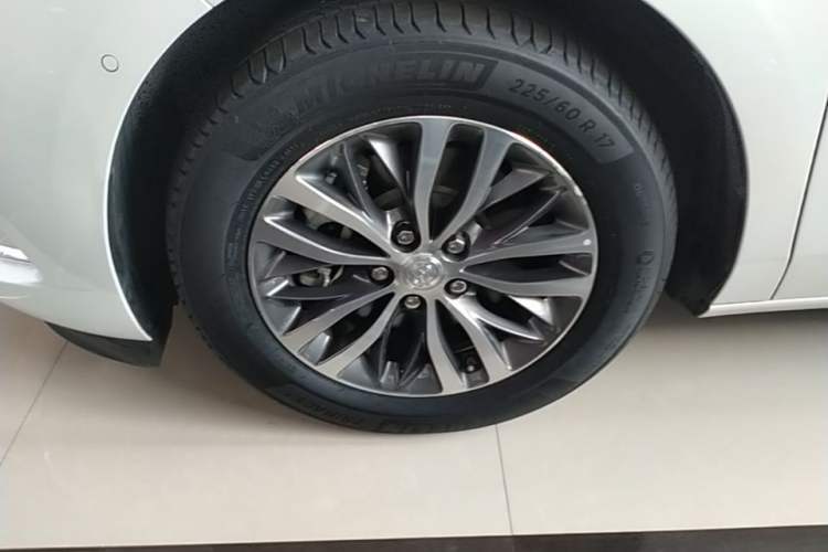 Used Buick GL8 2022 ES Landtrek 653T Luxury Edition Exterior 4