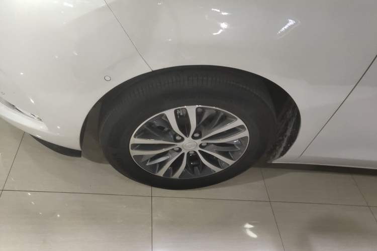 Used Buick GL8 2022 ES Landtrek 653T Luxury Edition Exterior 4