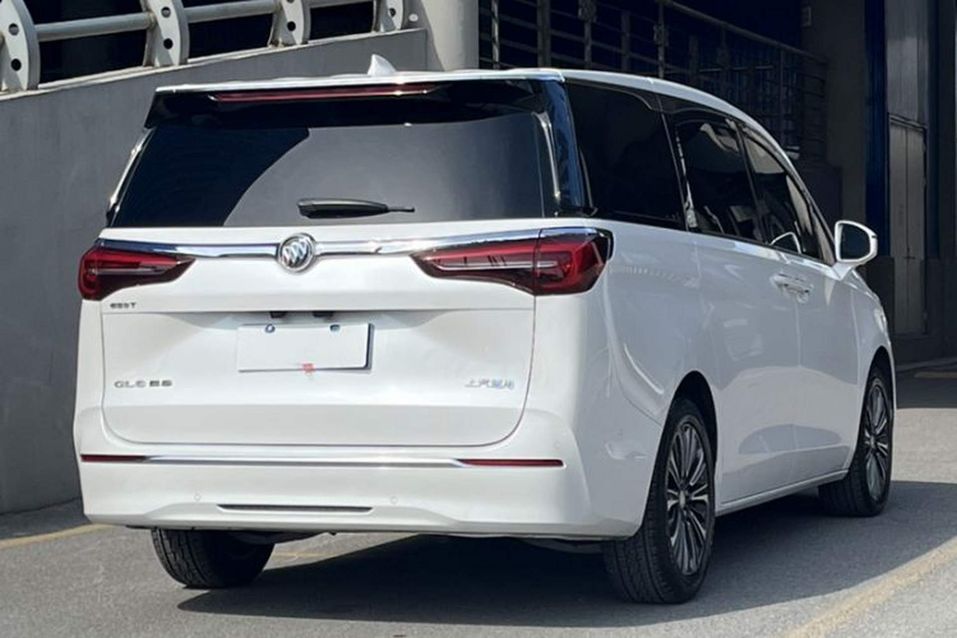 Used Buick GL8 2022 ES Land Cruiser 653T Luxury Model Exterior 4