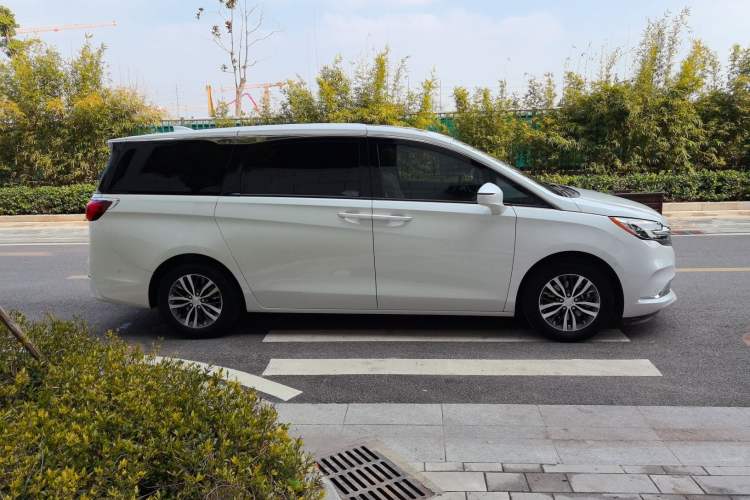 Used Buick GL8 2022 ES Landtrek 653T Luxury Edition Exterior 5