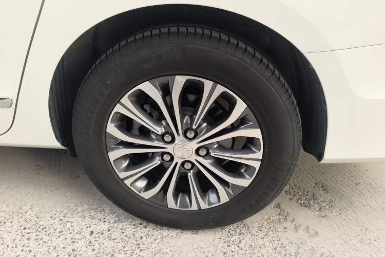 Used Buick GL8 2022 Land Cruiser Executive Class 652T Smart Luxury Model Exterior 5