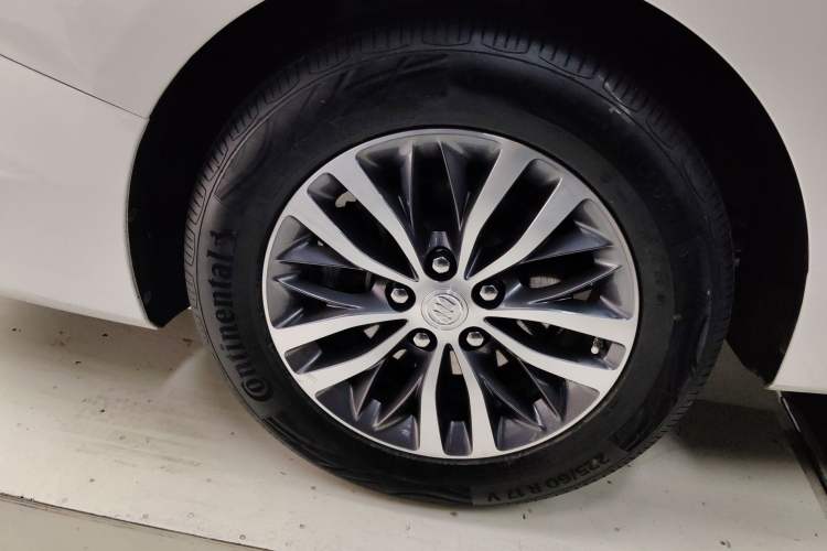 Used Buick GL8 2022 ES Landtrek 653T Comfort Edition Exterior 5