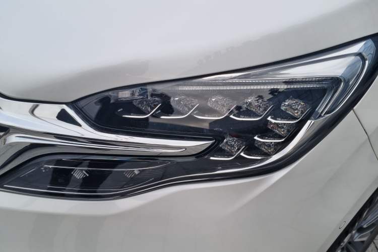 Used Buick GL8 2022 ES Land Cruiser 653T Luxury Model Exterior 9