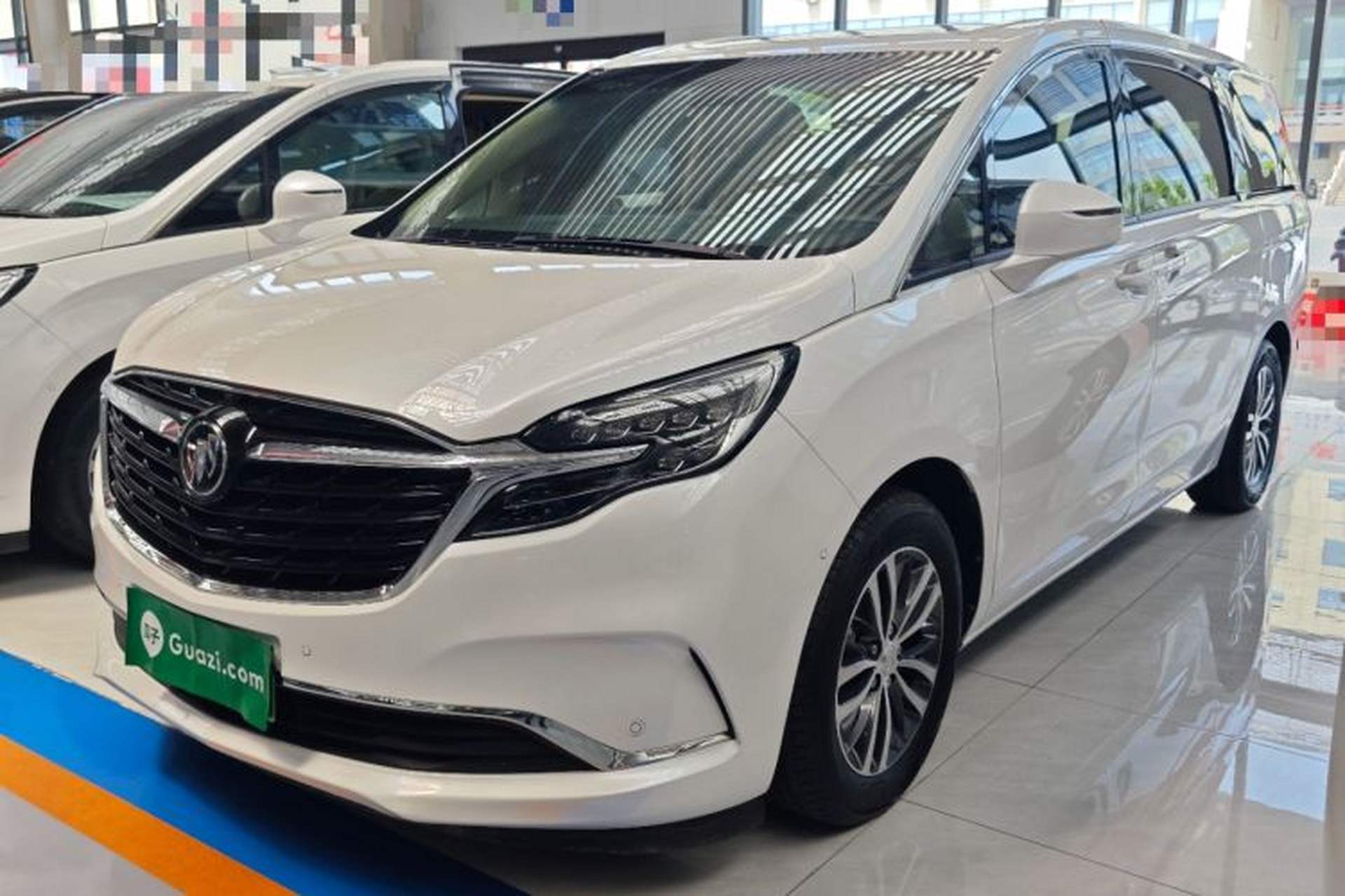 Used Buick GL8 2022 ES Landtrek 653T Luxury Edition Front Left 45 Deg