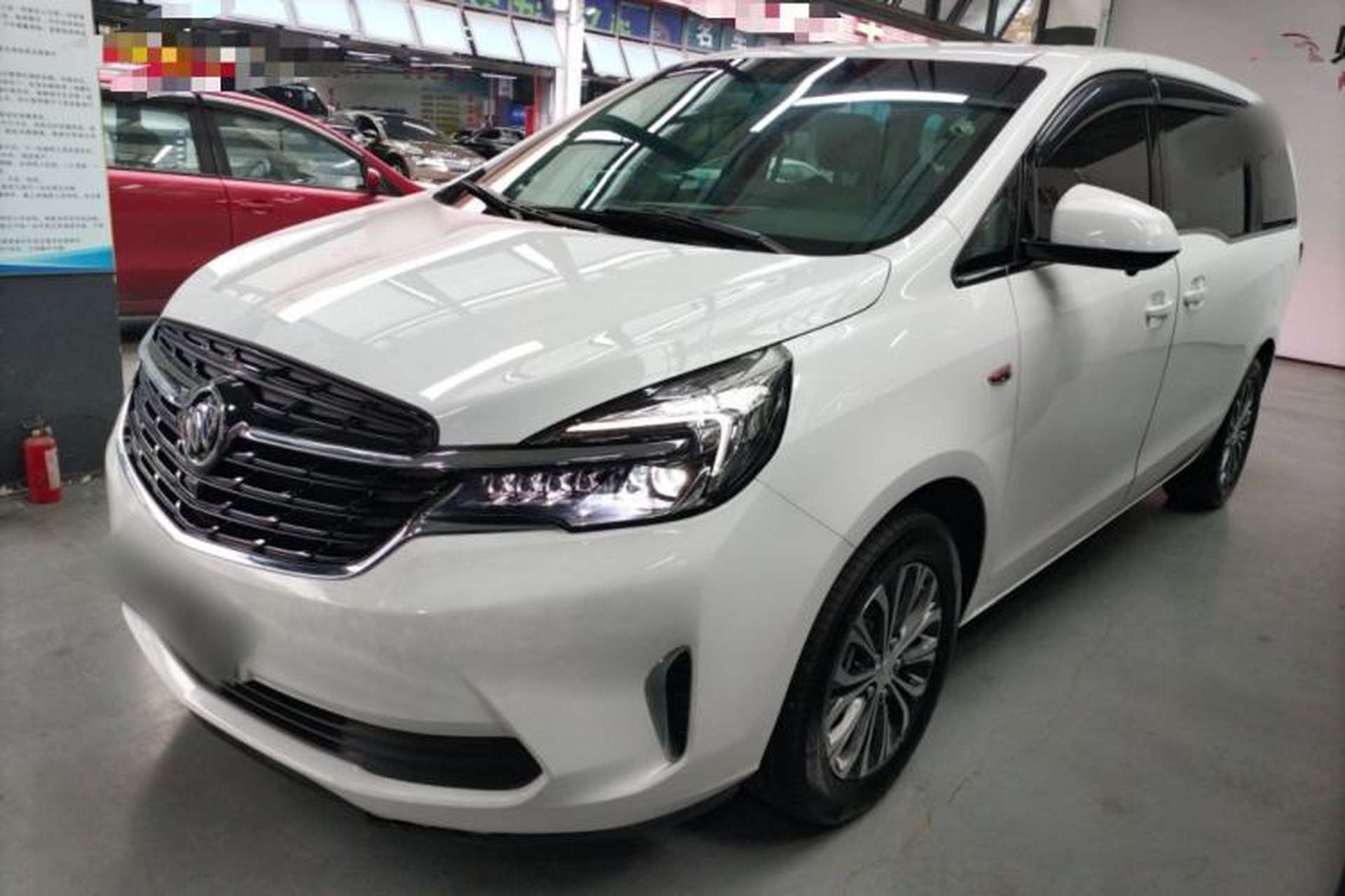 Used Buick GL8 2022 Land Cruiser Executive Class 652T Comfort Model Front Left 45 Deg