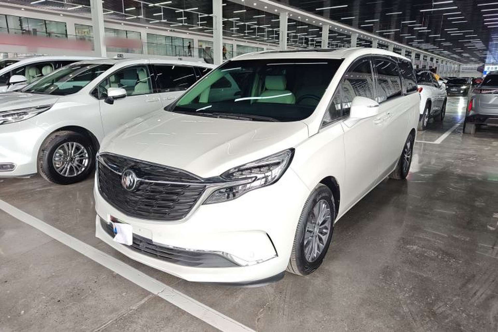 Used Buick GL8 2022 ES Landtrek 653T Luxury Edition Front Left 45 Deg